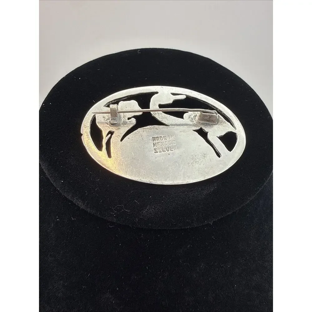 Unbranded this brooch
